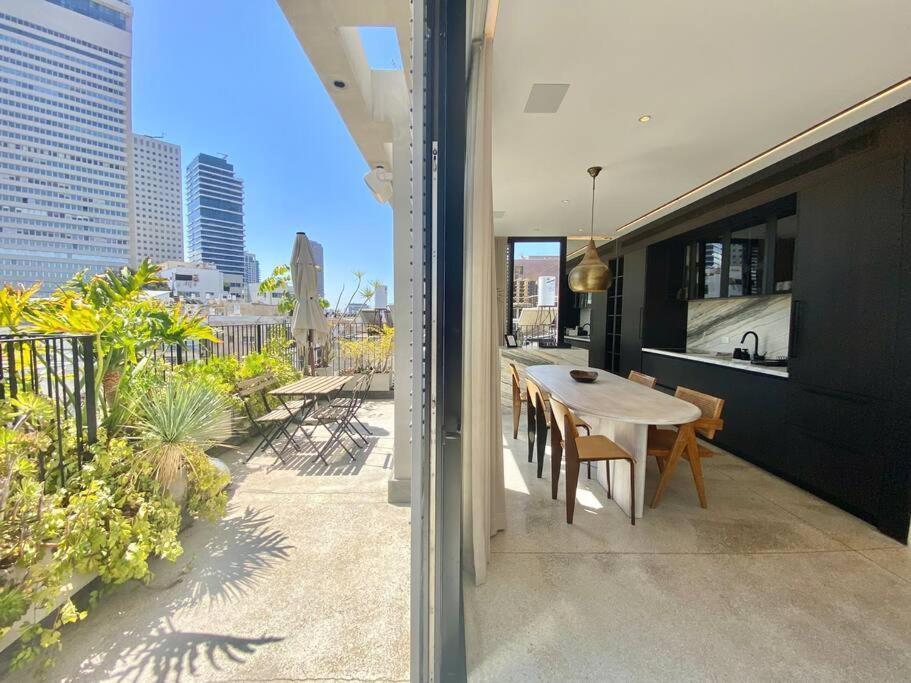 Apartment Luxury Penthouse With Roof-top Pool - By Beach Tlv *