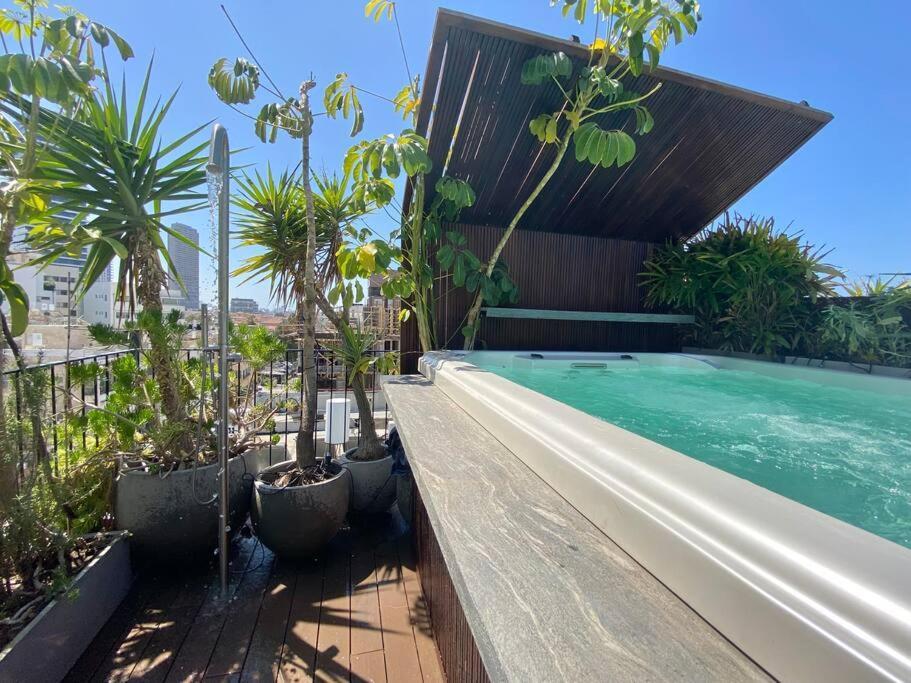 Apartment Luxury Penthouse With Roof-top Pool - By Beach Tlv *