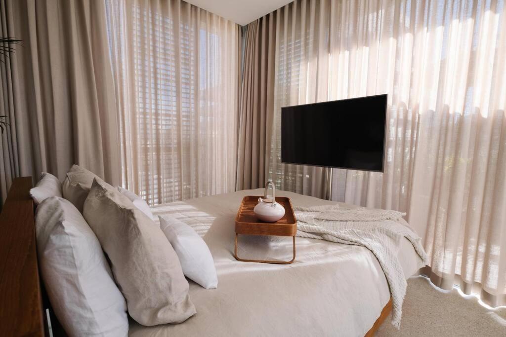 Luxury Penthouse With Roof-top Pool - By Beach Tlv